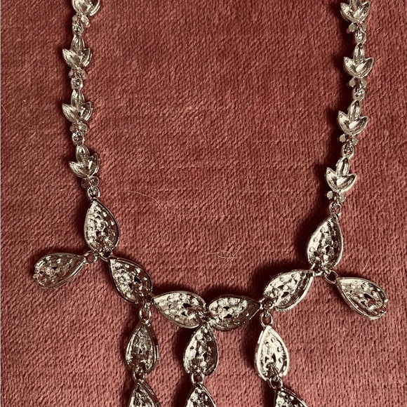 Cleopatra like rhodium plated crystal necklace and earring set- brand new - Picture 10 of 10
